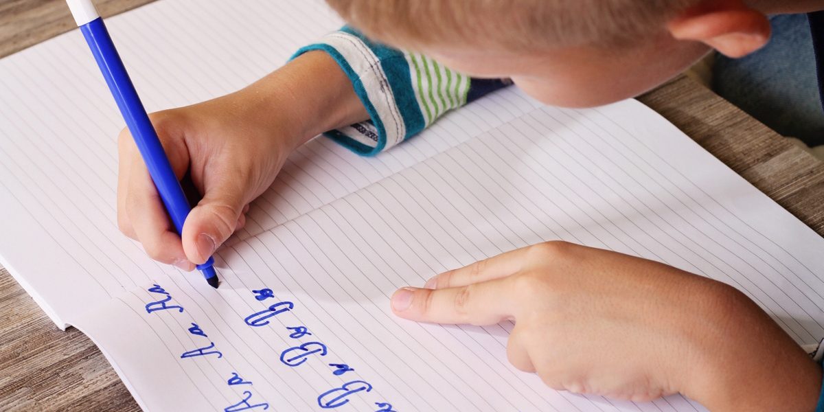 Как научить ребенка писать в домашних условиях